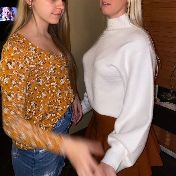 White Vestique Sweater - Picture 6 of 6